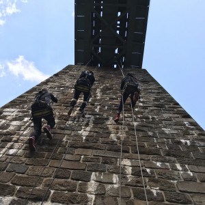 Školenie práce vo výškach pomocou špeciálnej lezeckej techniky